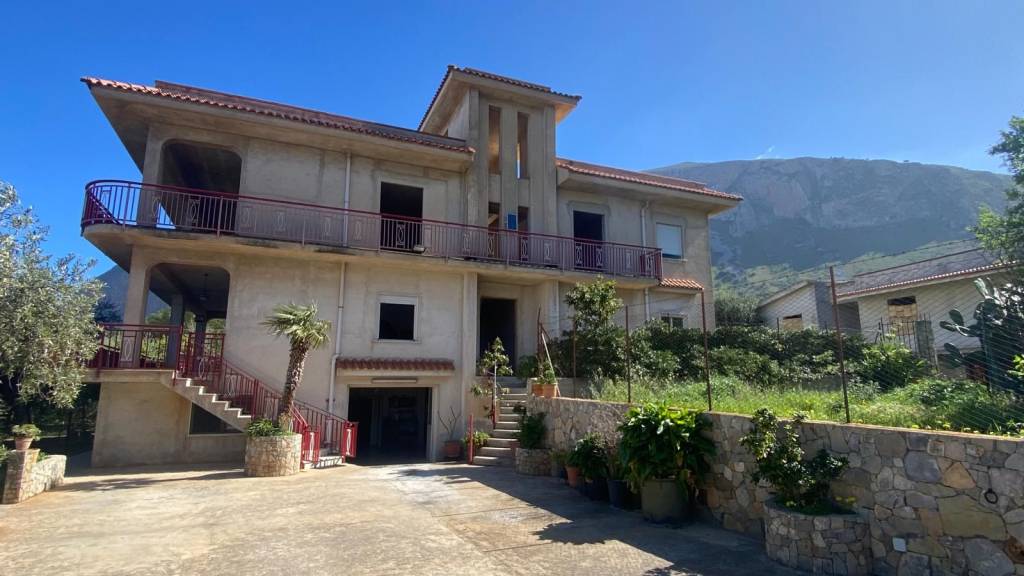 Villa in vendita a Cinisi, 11 locali, prezzo € 420.000 | PortaleAgenzieImmobiliari.it