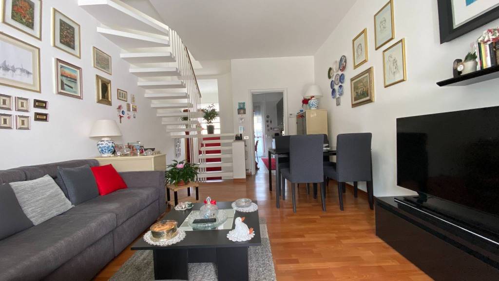 Villa a Schiera in vendita a Gallarate, 4 locali, prezzo € 199.000 | PortaleAgenzieImmobiliari.it