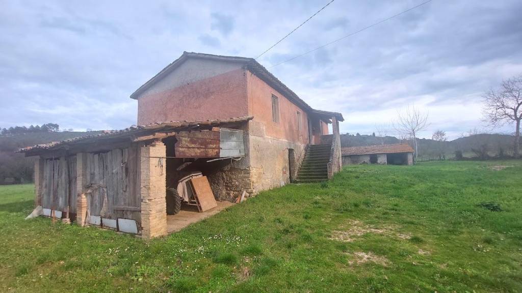 Rustico / Casale in vendita a Bevagna, 5 locali, prezzo € 218.000 | PortaleAgenzieImmobiliari.it
