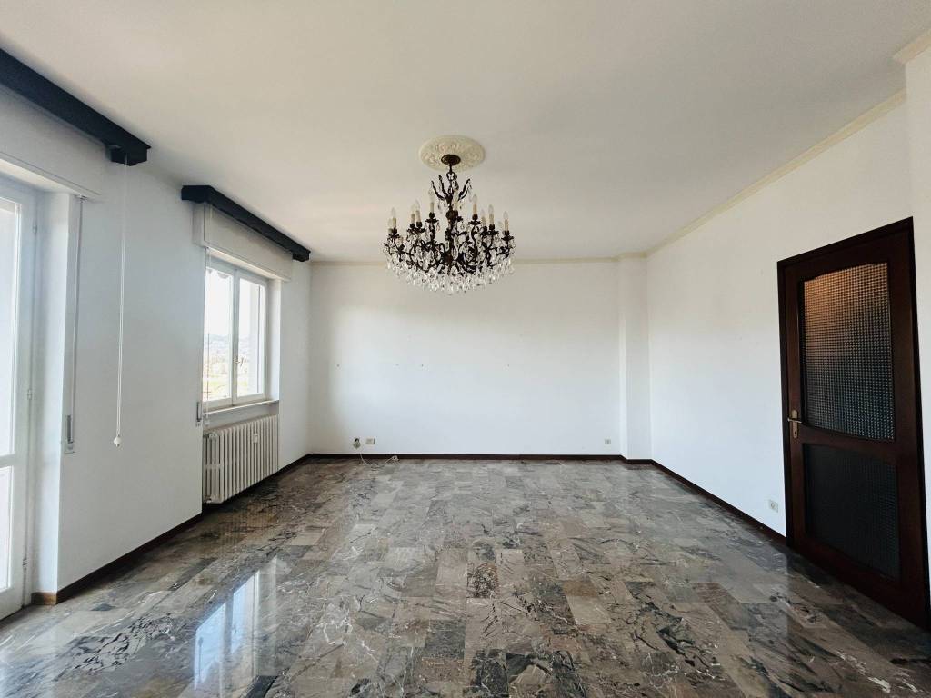Appartamento in vendita a Varese, 3 locali, prezzo € 210.000 | PortaleAgenzieImmobiliari.it