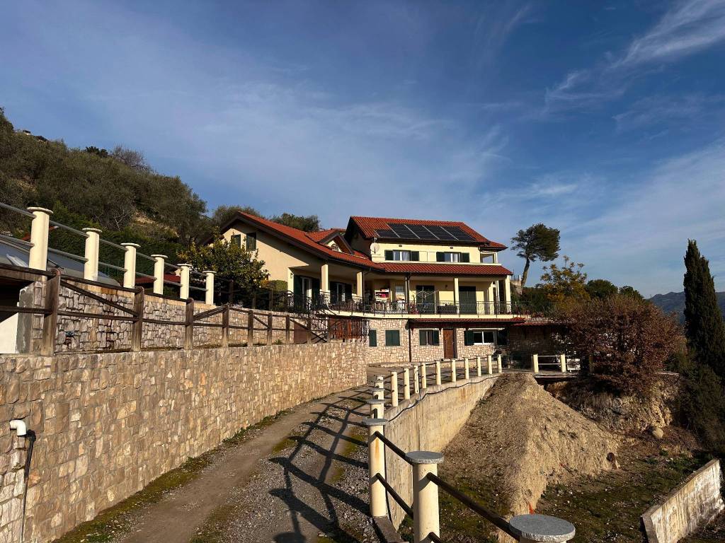 Villa in vendita a Camporosso, 11 locali, prezzo € 1.200.000 | PortaleAgenzieImmobiliari.it