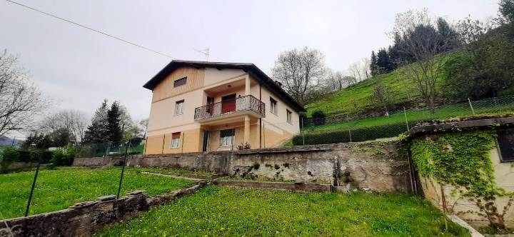 Villa in vendita a San Pellegrino Terme, 3 locali, prezzo € 158.000 | PortaleAgenzieImmobiliari.it