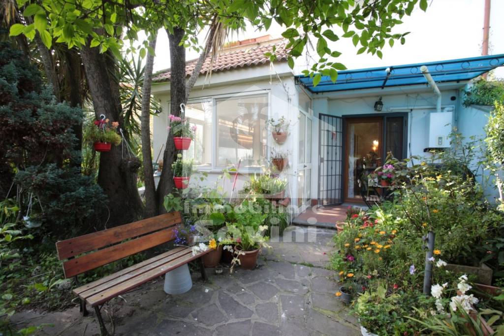 Villa in vendita a Genzano di Roma, 5 locali, prezzo € 295.000 | PortaleAgenzieImmobiliari.it