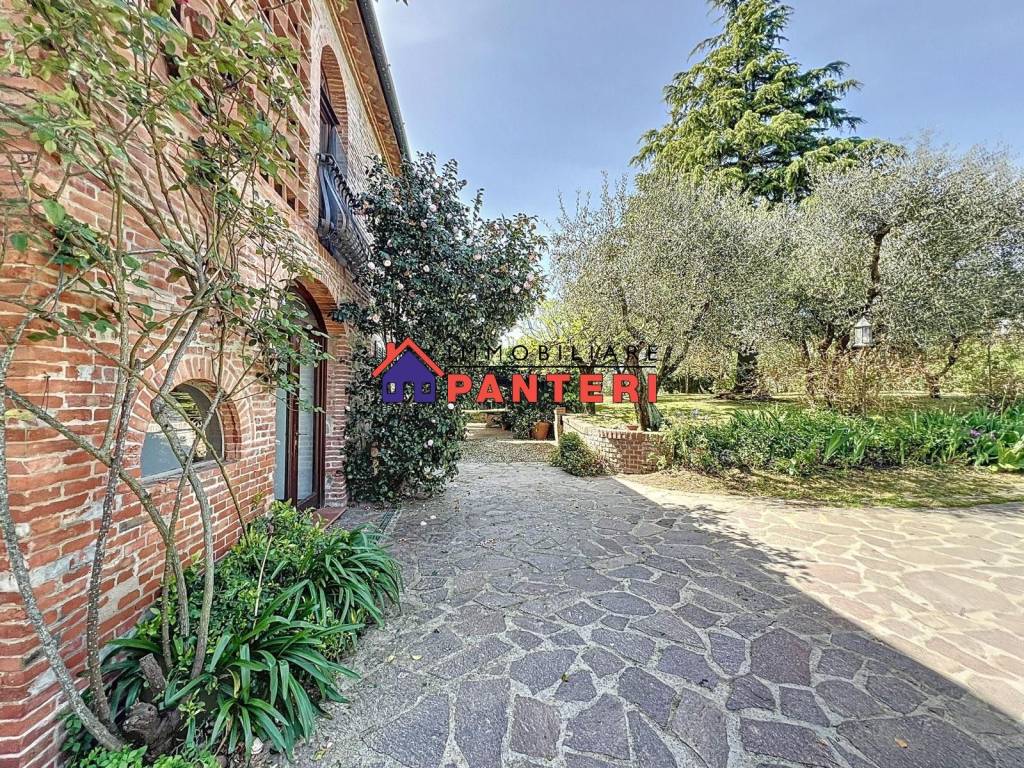 Rustico / Casale in vendita a Montecarlo, 7 locali, prezzo € 650.000 | PortaleAgenzieImmobiliari.it