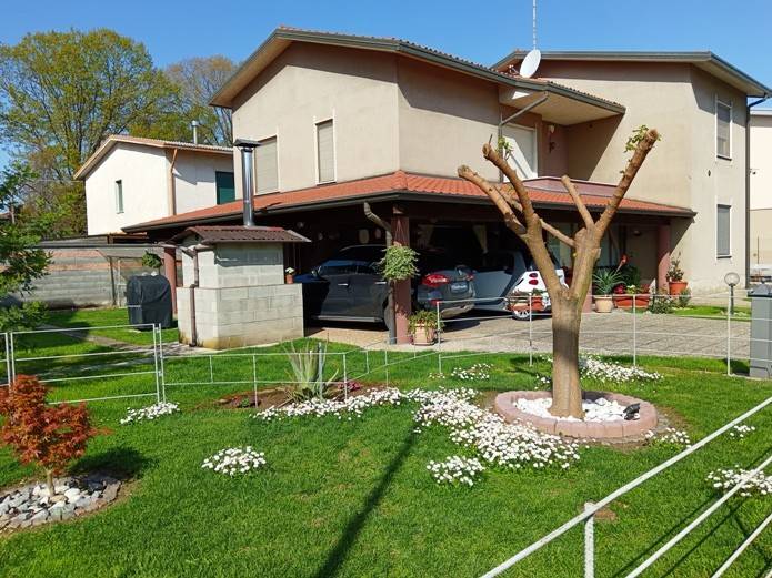 Villa in vendita a Cornate d'Adda, 6 locali, prezzo € 329.000 | PortaleAgenzieImmobiliari.it