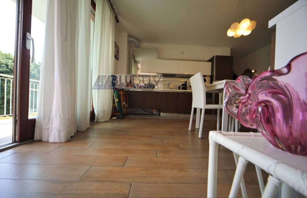 Appartamento in affitto a Como, 2 locali, zona Monte Olimpino - Sagnino - Tavernola, prezzo € 850 | PortaleAgenzieImmobiliari.it
