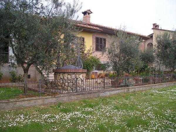 Villa in vendita a Casole d'Elsa, 7 locali, prezzo € 350.000 | PortaleAgenzieImmobiliari.it