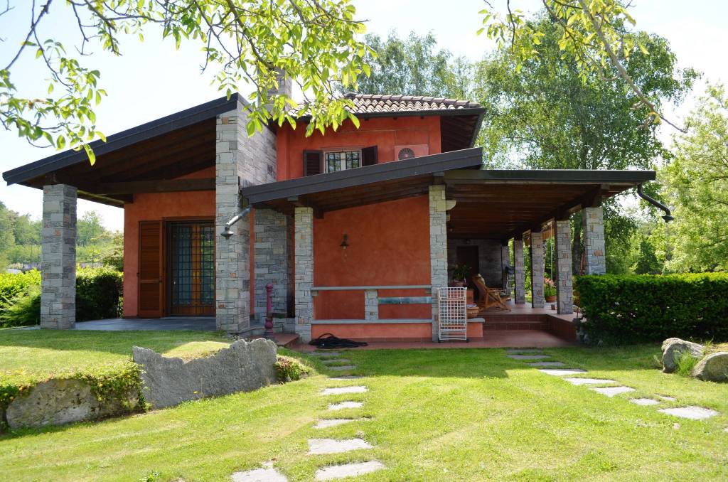 Villa in vendita a Brebbia, 4 locali, prezzo € 495.000 | PortaleAgenzieImmobiliari.it
