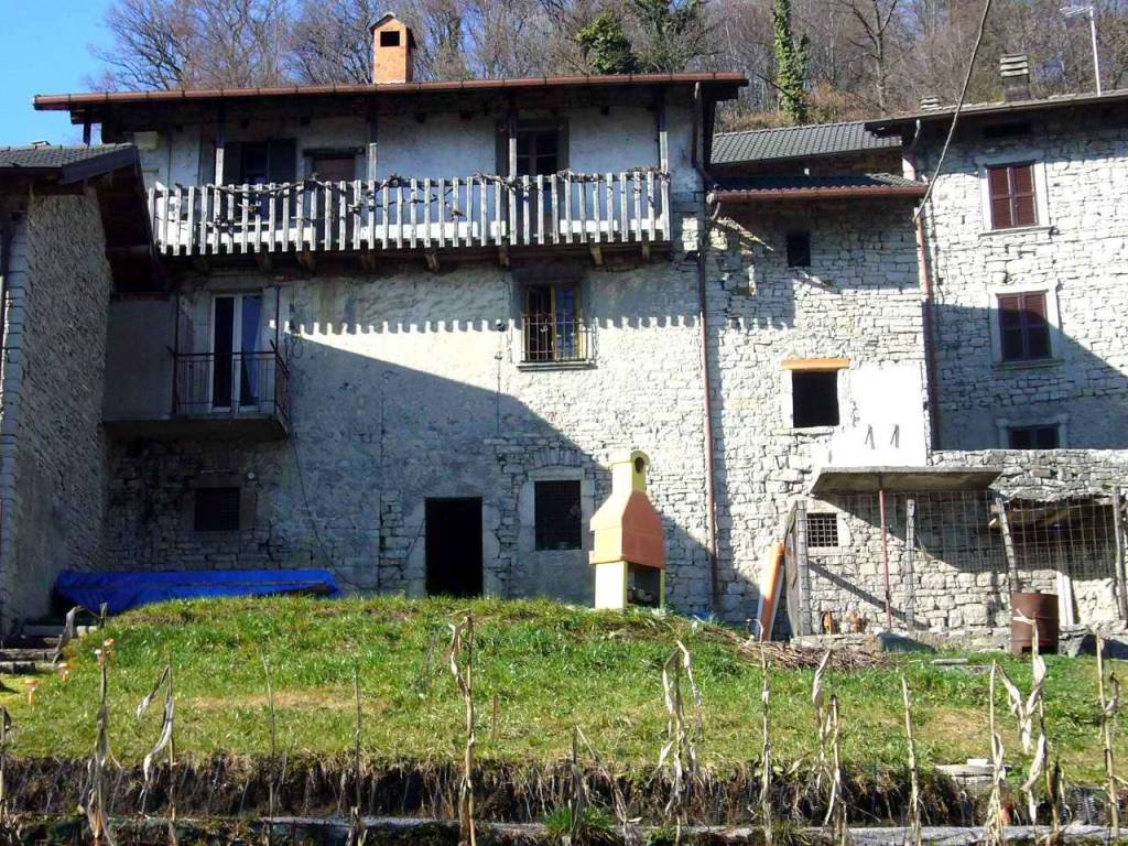 Rustico / Casale in vendita a Berbenno, 9 locali, prezzo € 89.000 | PortaleAgenzieImmobiliari.it