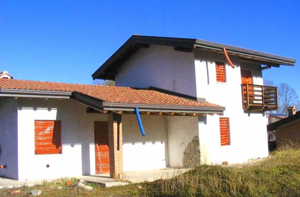 Villa in vendita a Comignago, 6 locali, prezzo € 300.000 | PortaleAgenzieImmobiliari.it