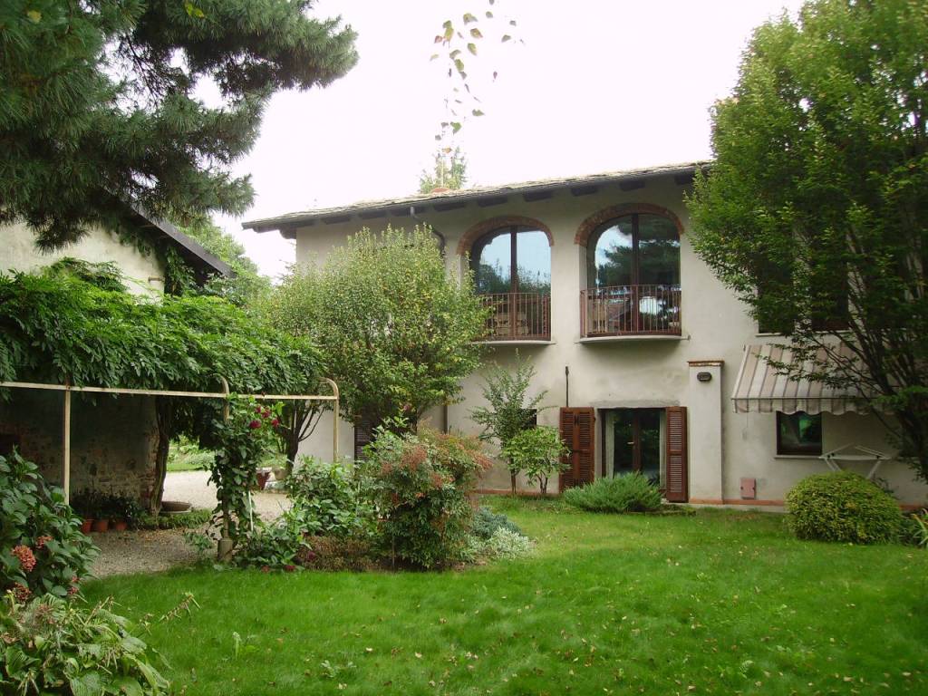 Villa in vendita a Cavour, 8 locali, prezzo € 490.000 | PortaleAgenzieImmobiliari.it