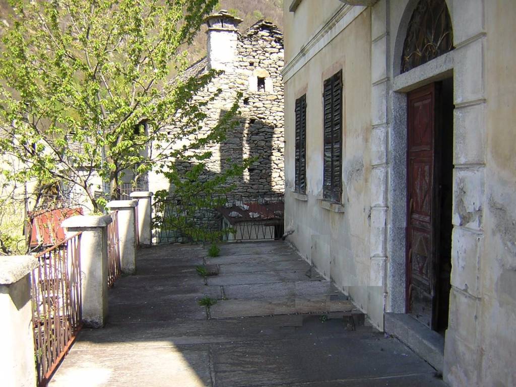 Palazzo / Stabile a Crevoladossola in Vendita