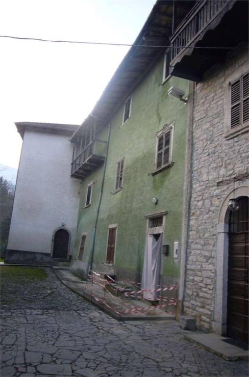 Villa a Schiera in vendita a Berbenno, 9 locali, prezzo € 50.000 | PortaleAgenzieImmobiliari.it