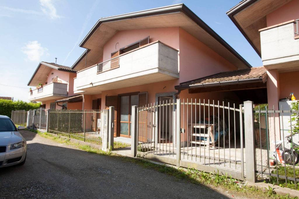 Villa in vendita a Biandronno