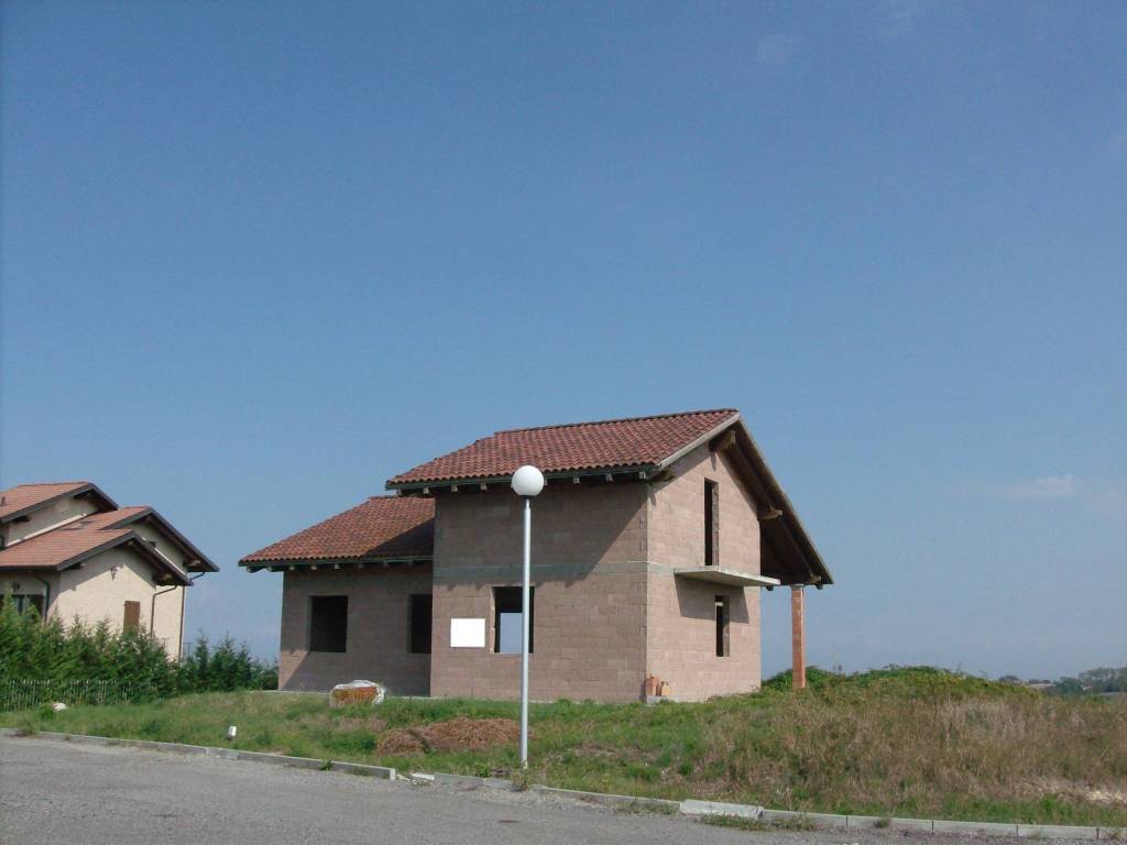 Villa a Brozolo in Vendita