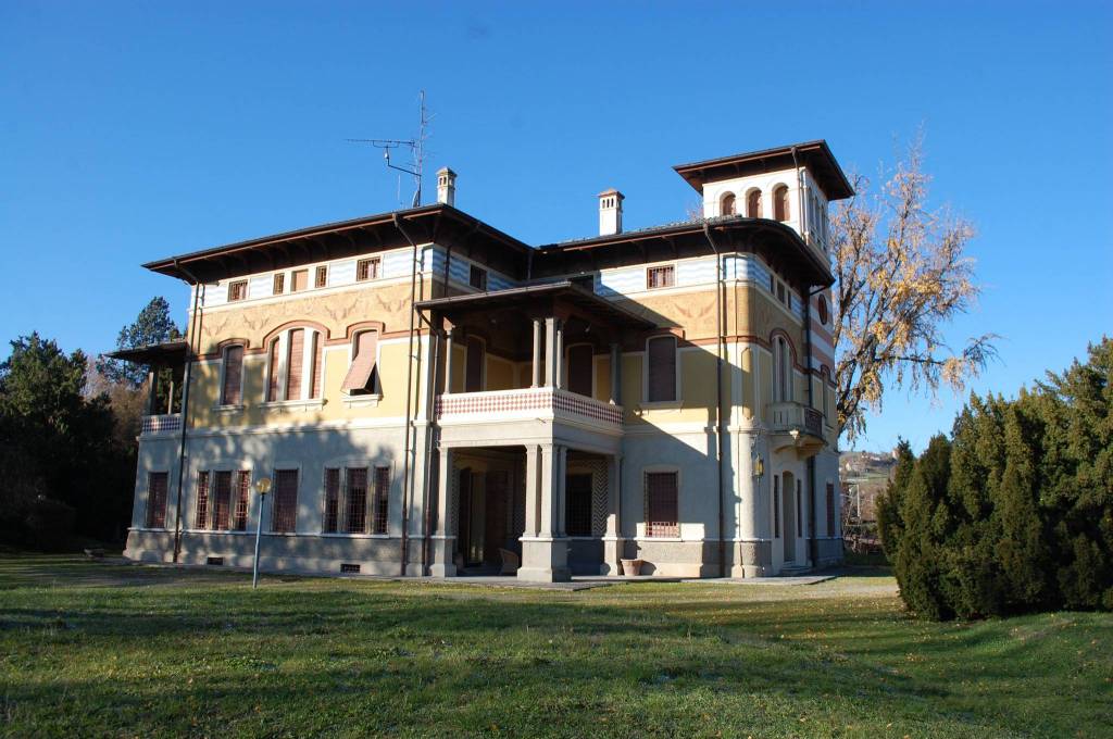 Villa in vendita a Casalgrande, 10 locali, Trattative riservate | CambioCasa.it