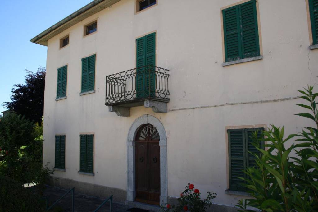 Villa in vendita a Laino, 8 locali, prezzo € 190.000 | PortaleAgenzieImmobiliari.it