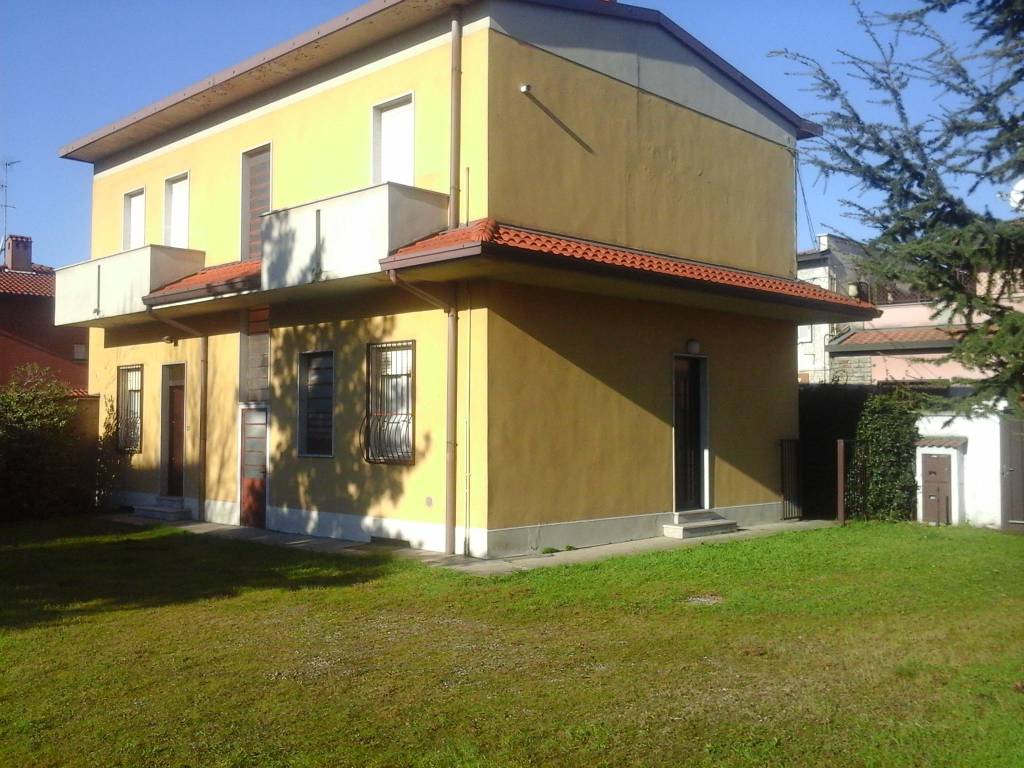 Ufficio / Studio in affitto a Inveruno, 4 locali, prezzo € 500 | PortaleAgenzieImmobiliari.it