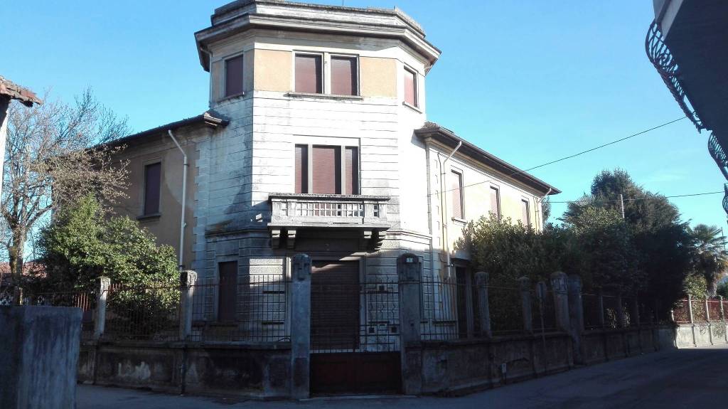 Villa in vendita a Varallo Pombia, 14 locali, prezzo € 199.000 | PortaleAgenzieImmobiliari.it
