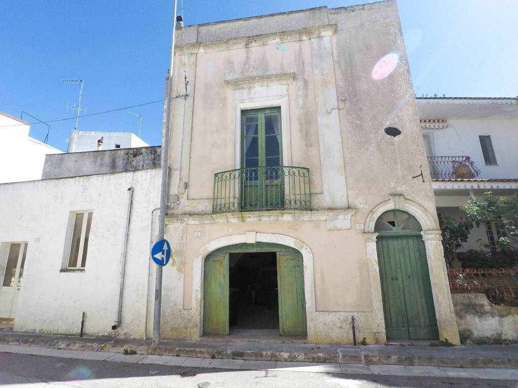 Palazzo / Stabile in vendita a Andrano, 6 locali, prezzo € 95.000 | PortaleAgenzieImmobiliari.it