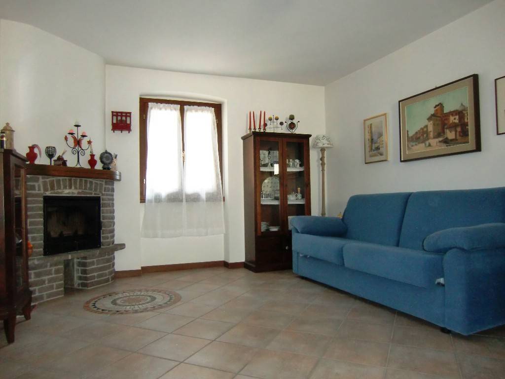 Appartamento in vendita a Valbrona, 3 locali, prezzo € 105.000 | PortaleAgenzieImmobiliari.it