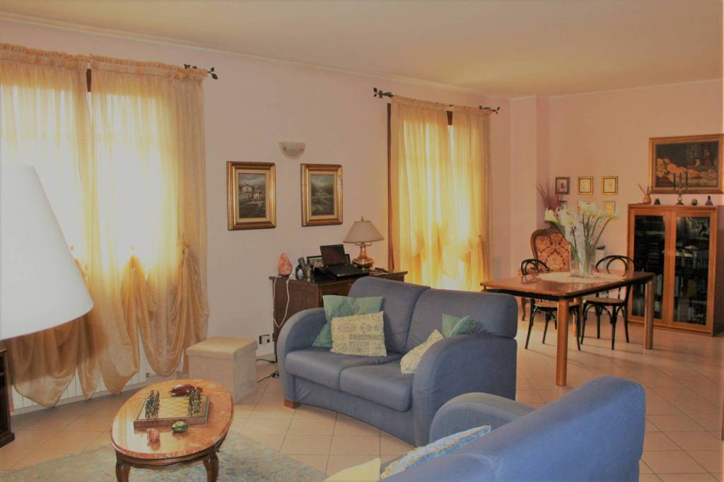 Villa in vendita a Senago, 6 locali, prezzo € 485.000 | PortaleAgenzieImmobiliari.it