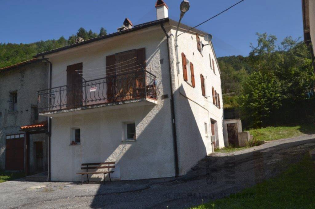 Appartamento in vendita a Calizzano, 3 locali, prezzo € 120.000 | PortaleAgenzieImmobiliari.it