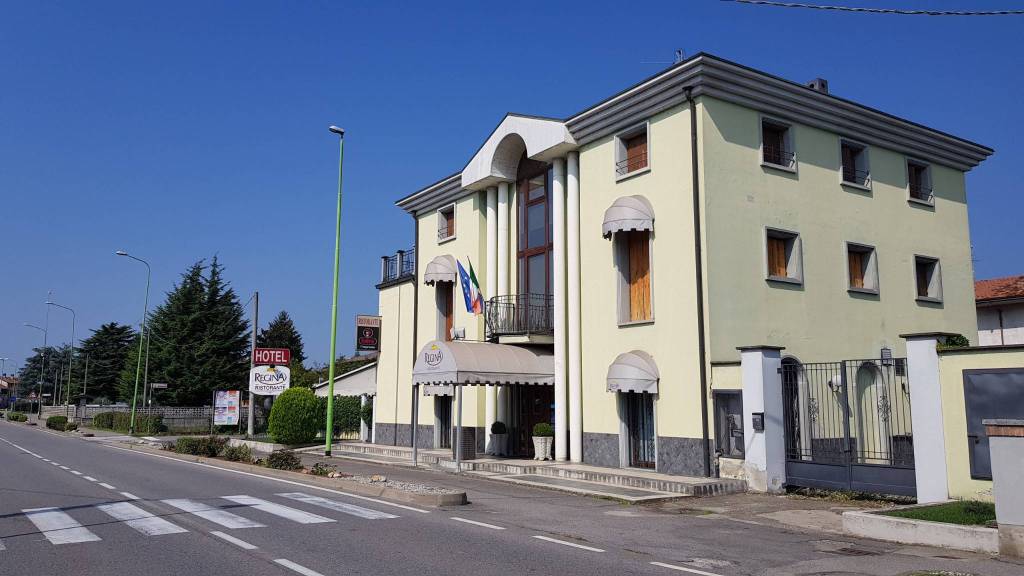 Palazzo / Stabile in vendita a Fara Olivana con Sola, 6 locali, Trattative riservate | CambioCasa.it