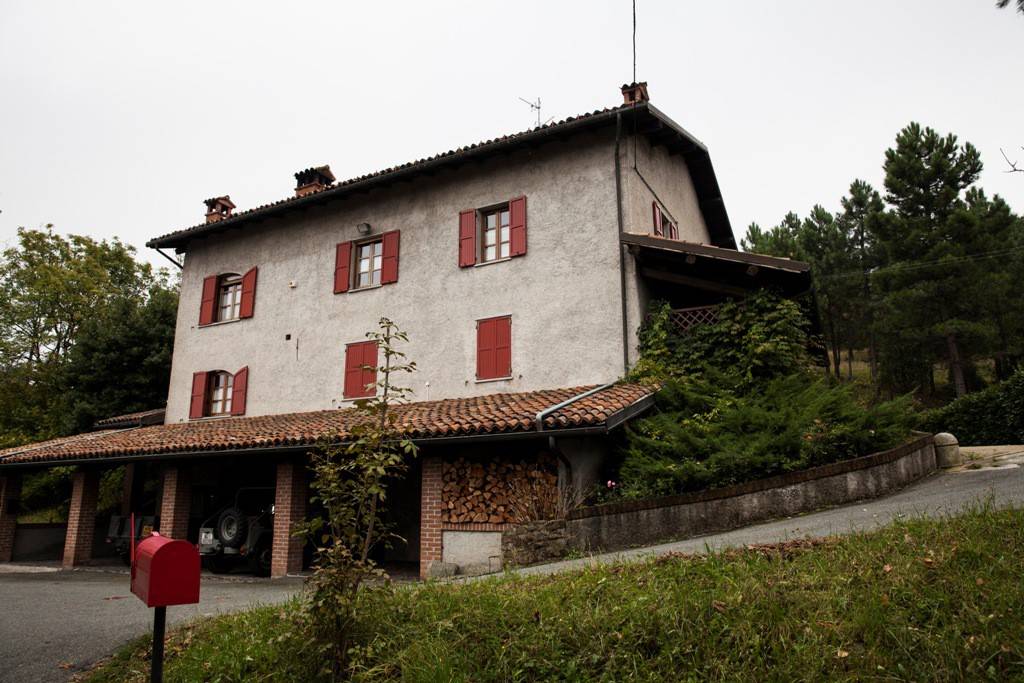 Villa in vendita a Mornese, 12 locali, prezzo € 350.000 | CambioCasa.it