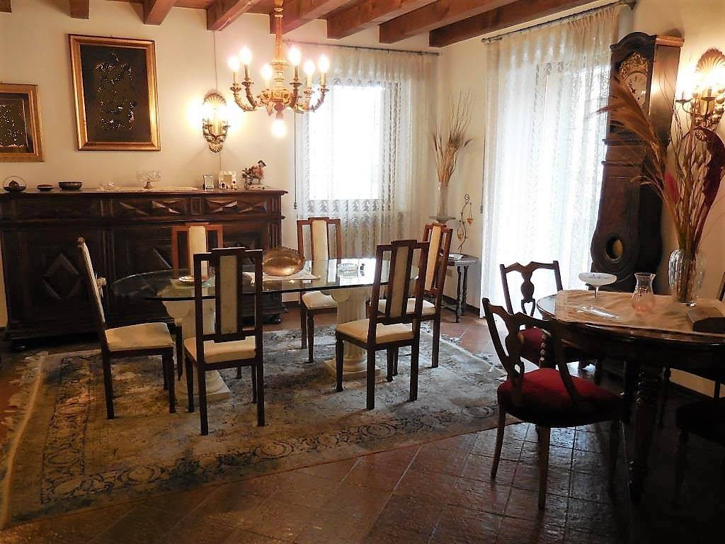 Appartamento in affitto a Verona, 5 locali, zona Zona: 2 . Veronetta, prezzo € 1.600 | CambioCasa.it