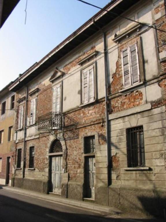 Palazzo / Stabile in vendita a Casalmorano, 6 locali, prezzo € 100.000 | CambioCasa.it