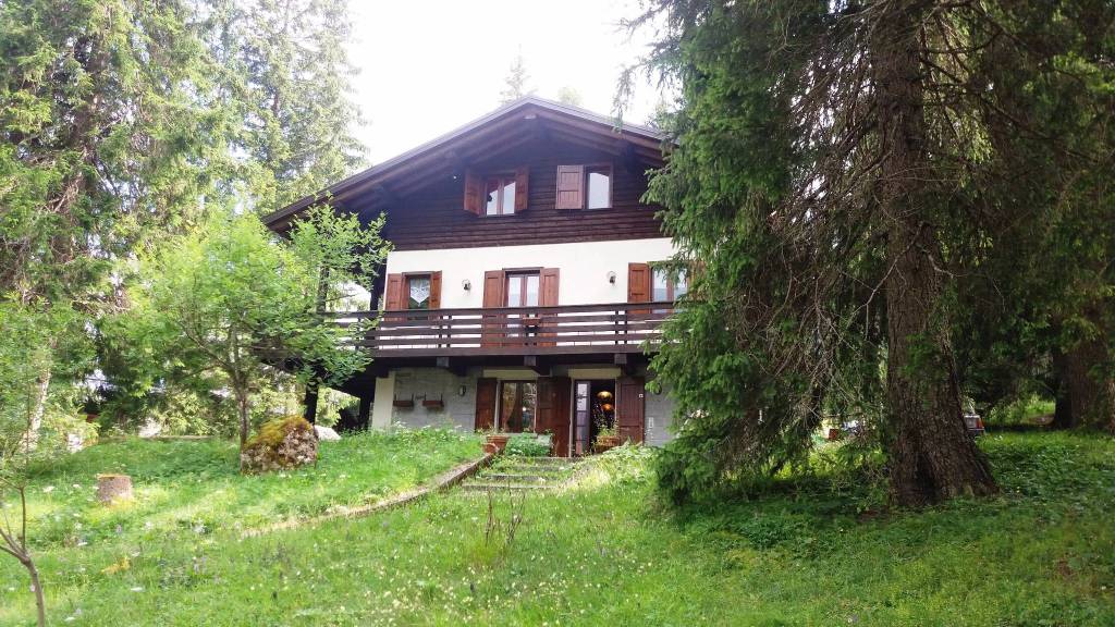 Villa in vendita a Breno, 8 locali, prezzo € 530.000 | PortaleAgenzieImmobiliari.it