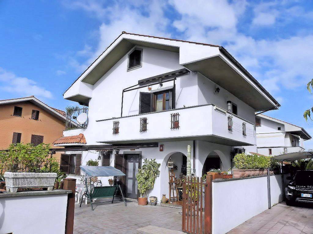 Villa in vendita a Ciampino, 3 locali, prezzo € 320.000 | CambioCasa.it