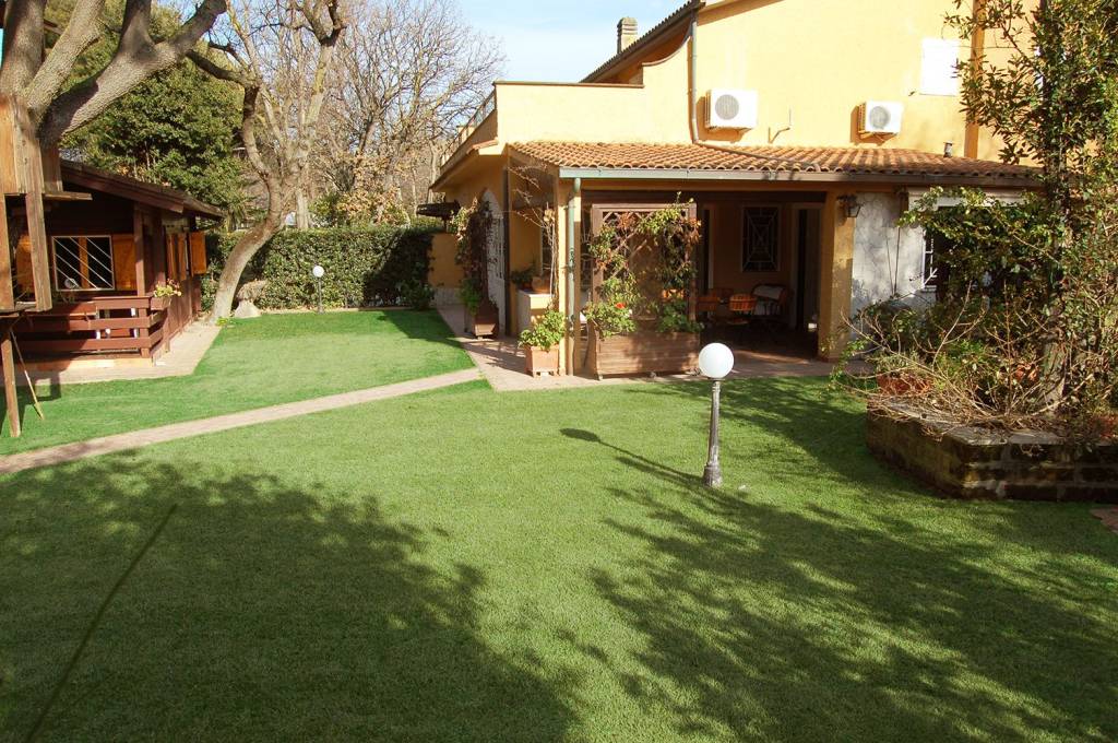 Villa a Schiera in vendita a Ladispoli, 7 locali, prezzo € 750.000 | CambioCasa.it