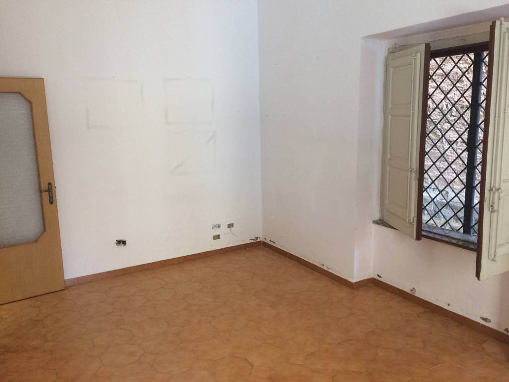 Appartamento in vendita a Sant'Agata di Militello, 6 locali, prezzo € 95.000 | PortaleAgenzieImmobiliari.it