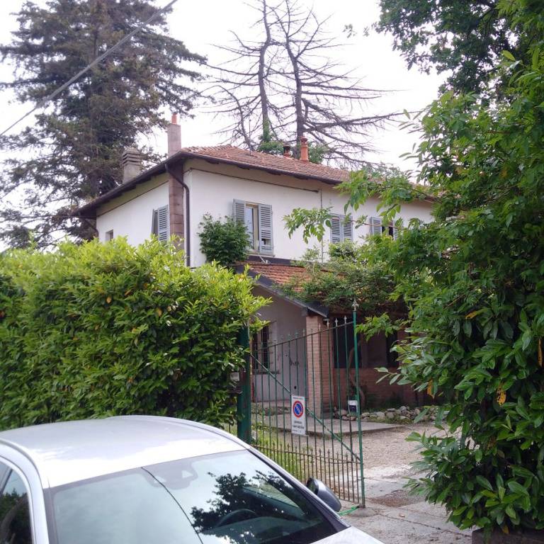 Rustico / Casale in vendita a La Morra, 10 locali, Trattative riservate | PortaleAgenzieImmobiliari.it