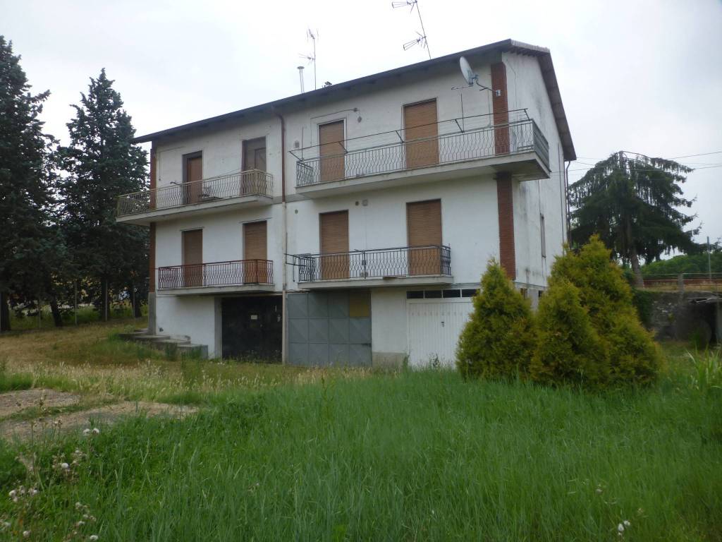 Palazzo / Stabile in vendita a Moncalvo, 10 locali, prezzo € 180.000 | PortaleAgenzieImmobiliari.it