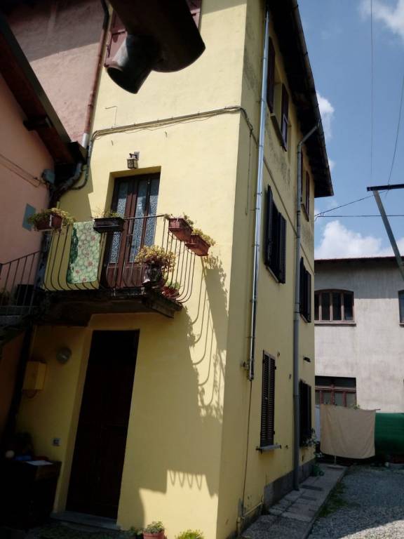 Appartamento in vendita a Saltrio, 3 locali, prezzo € 113.000 | PortaleAgenzieImmobiliari.it