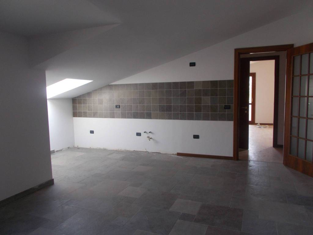 Appartamento in vendita a Salsomaggiore Terme, 5 locali, prezzo € 99.000 | PortaleAgenzieImmobiliari.it