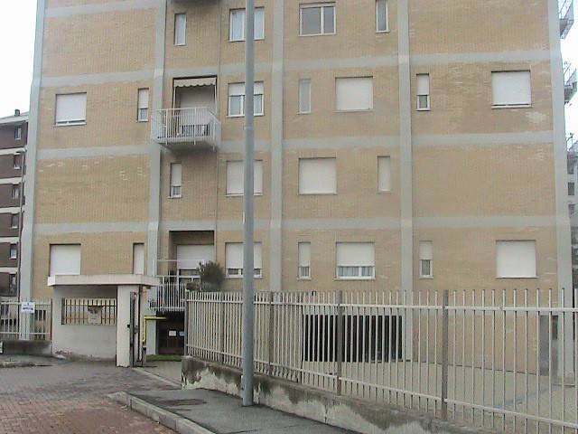 Appartamento in affitto a Gallarate, 2 locali, prezzo € 380 | CambioCasa.it