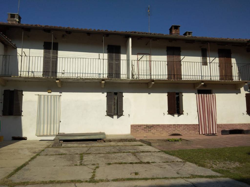 Rustico / Casale in vendita a Scurzolengo, 9 locali, prezzo € 98.000 | PortaleAgenzieImmobiliari.it