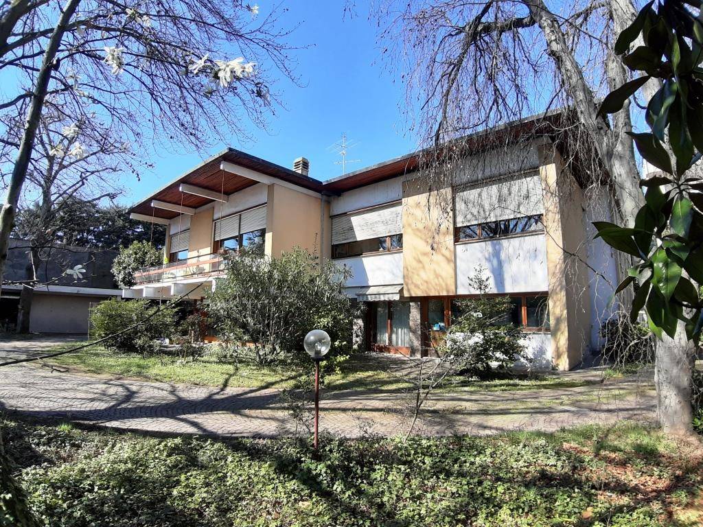 Villa in vendita a Turbigo, 5 locali, prezzo € 390.000 | PortaleAgenzieImmobiliari.it