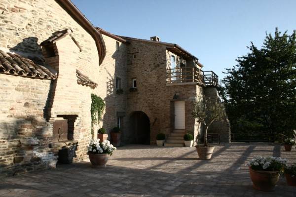 Rustico / Casale in vendita a Sant'Angelo in Vado, 17 locali, prezzo € 550.000 | PortaleAgenzieImmobiliari.it