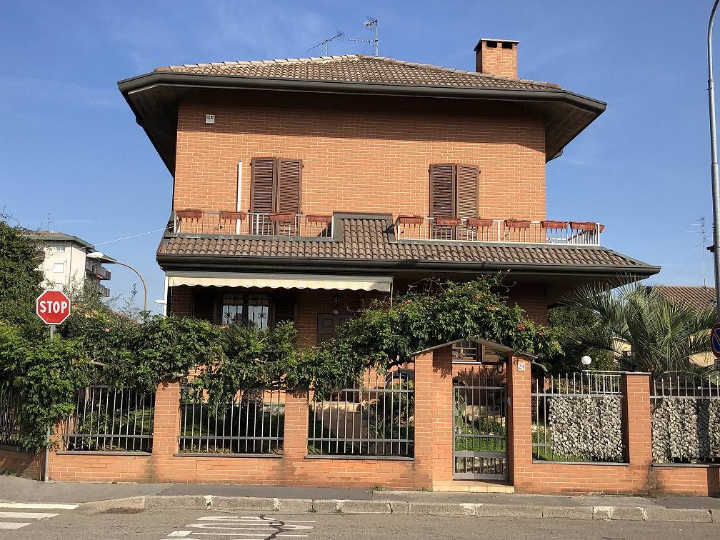 Villa in vendita a Novate Milanese, 4 locali, prezzo € 590.000 | CambioCasa.it