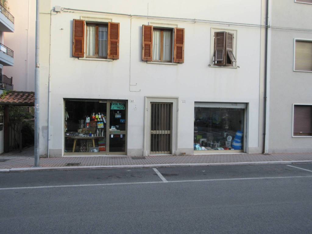 Negozio / Locale in vendita a Pesaro, 2 locali, prezzo € 95.000 | PortaleAgenzieImmobiliari.it