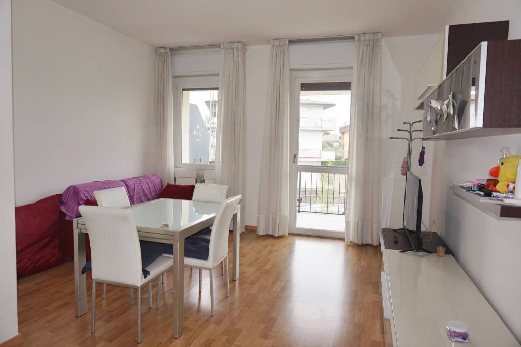 Appartamento in vendita a Sirmione, 3 locali, prezzo € 285.000 | PortaleAgenzieImmobiliari.it