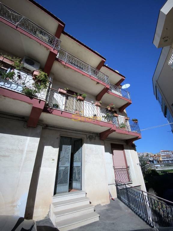 Appartamento in vendita a Adrano, 5 locali, prezzo € 95.000 | PortaleAgenzieImmobiliari.it