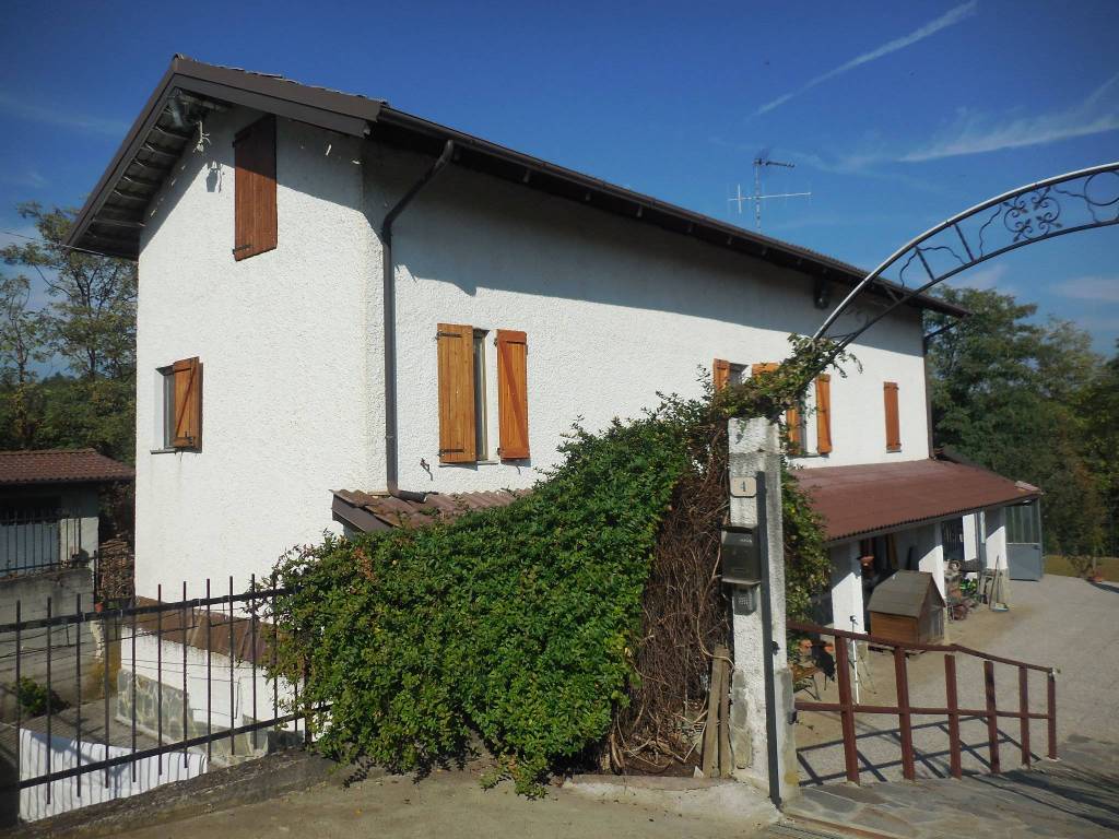 Rustico / Casale in vendita a Incisa Scapaccino, 8 locali, prezzo € 170.000 | PortaleAgenzieImmobiliari.it