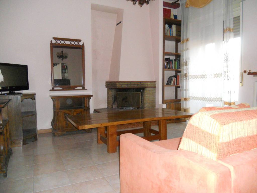 Appartamento in affitto a Negrar, 4 locali, prezzo € 650 | CambioCasa.it