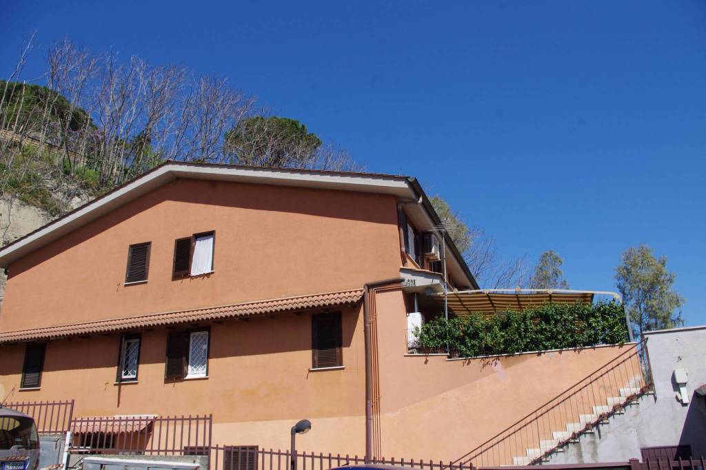 Appartamento in vendita a Castelnuovo di Porto, 4 locali, prezzo € 180.000 | PortaleAgenzieImmobiliari.it